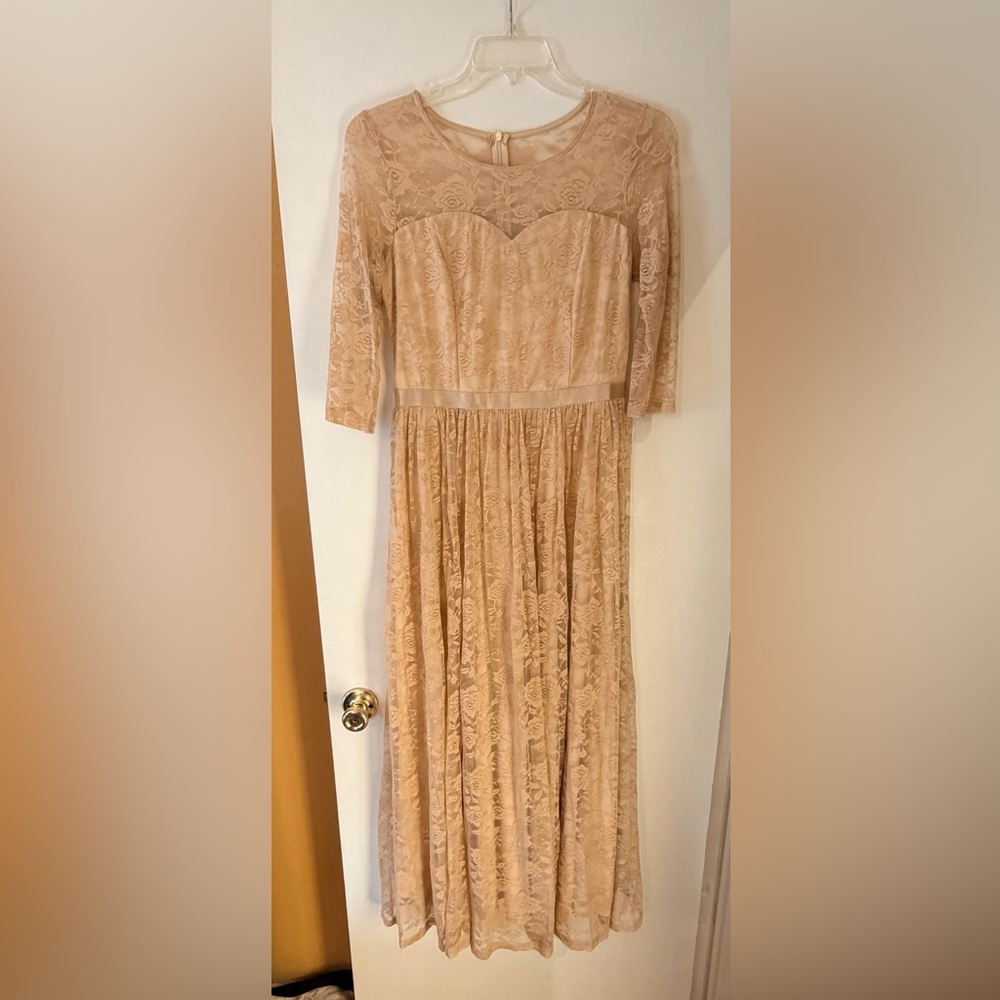 Elegant Cream Lace Maxi Dress with 3/4 Sleeves size L